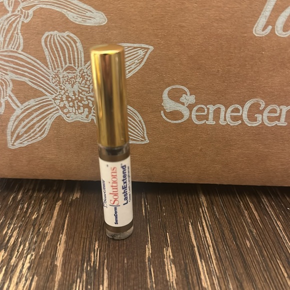 Senegence LashExtend: Color Clear - Picture 2 of 2